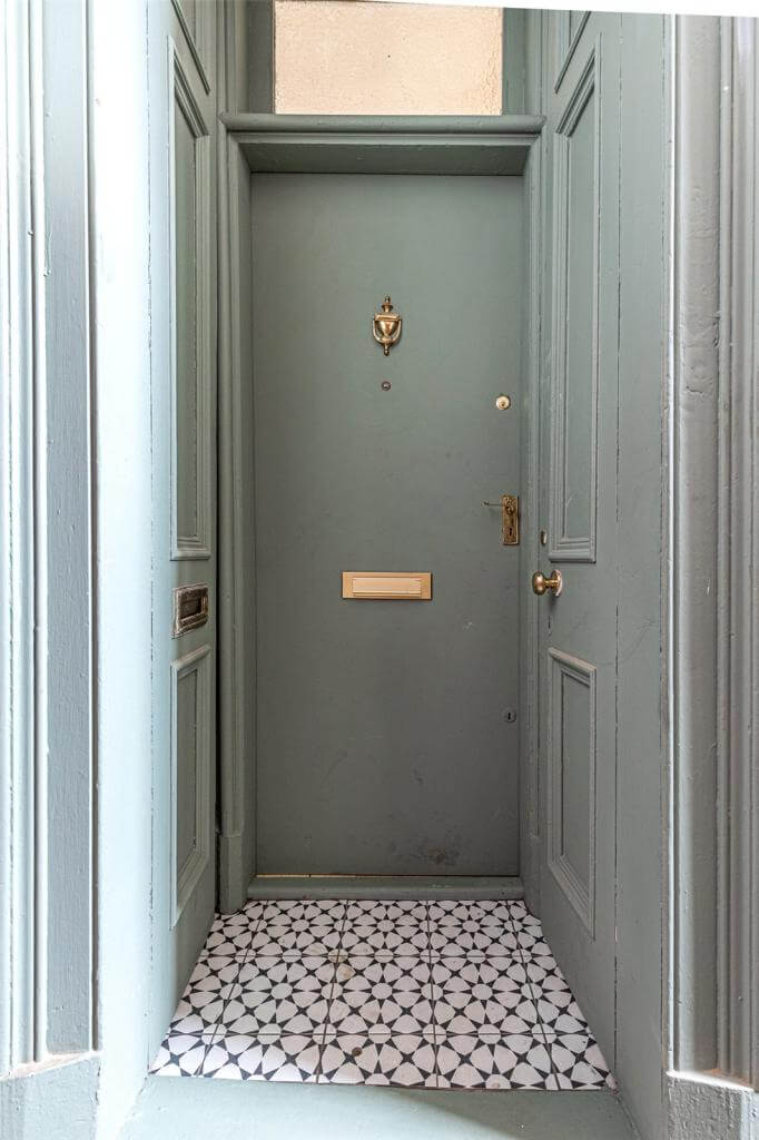 Kate Spiers Sells Her Beautiful Light Flat in Glasgow 24 hallway-black-white-floor-green-painted-front-door-kate-spiers-nordroom