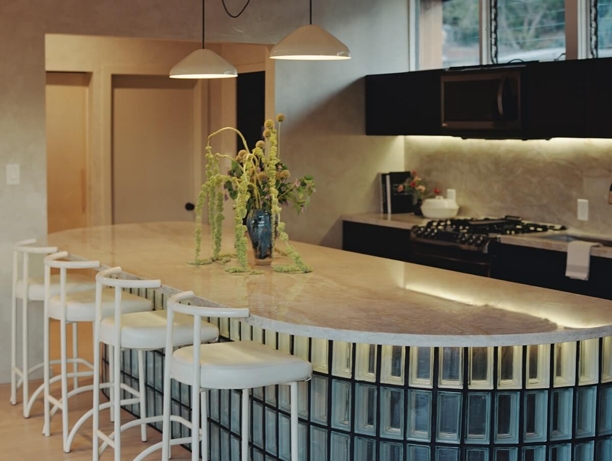 Japandi Design in a Midcentury Home in Los Angeles 3 kitchen-round-island-glass-blocks-los-angeles-nordroom
