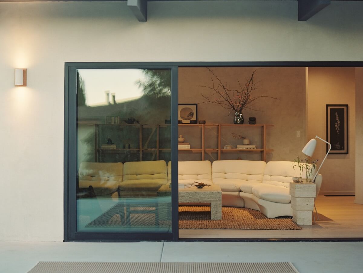 Japandi Design in a Midcentury Home in Los Angeles 10 living-room-curved-sofa-bungalow-los-angeles-nordroom