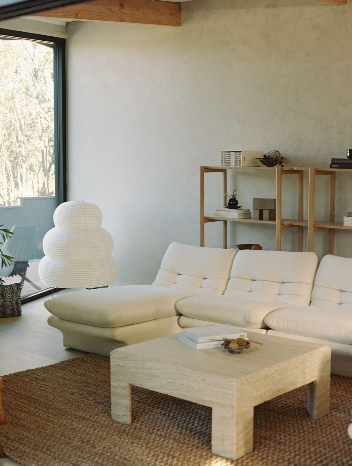 Japandi Design in a Midcentury Home in Los Angeles 6 minimalistic-japandi-scandinavian-living-room-nordroom