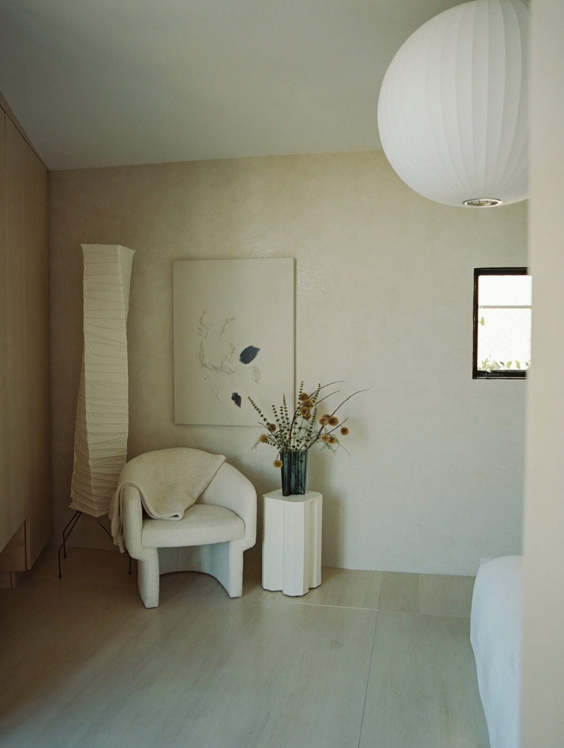 Japandi Design in a Midcentury Home in Los Angeles 18 minimalistic-serene-bedroom-los-angeles-nordroom