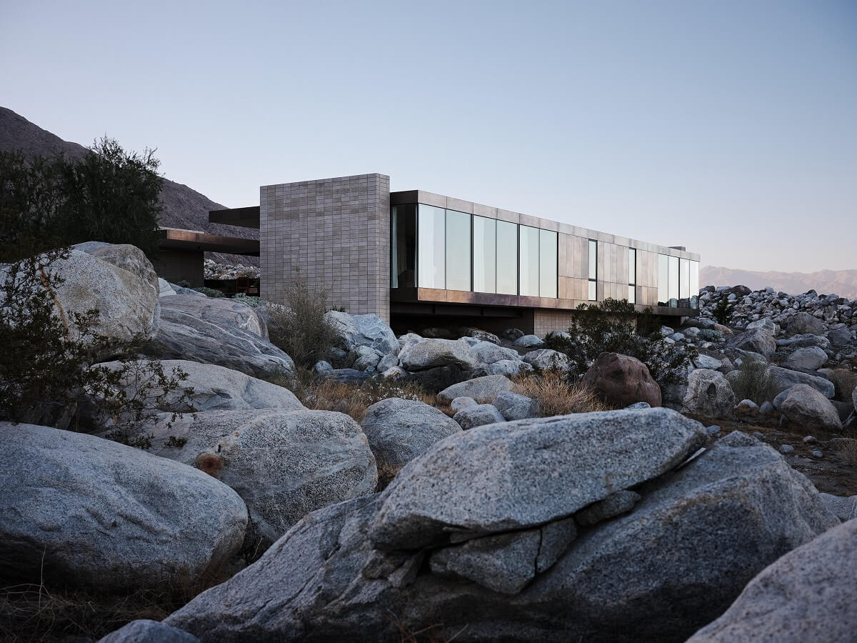 A Modern Architectural Home in Palm Springs 34 modern-architectural-home-palm-springs-woods-dangaran-exterior-nordrom