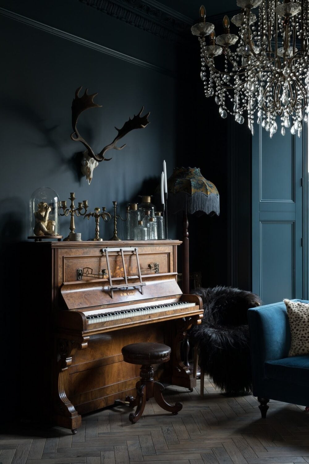 Contrasting Styles in a Victorian Home in London 7 moody-dark-blue-sitting-room-antique-piano-victorian-home-london-nordroom