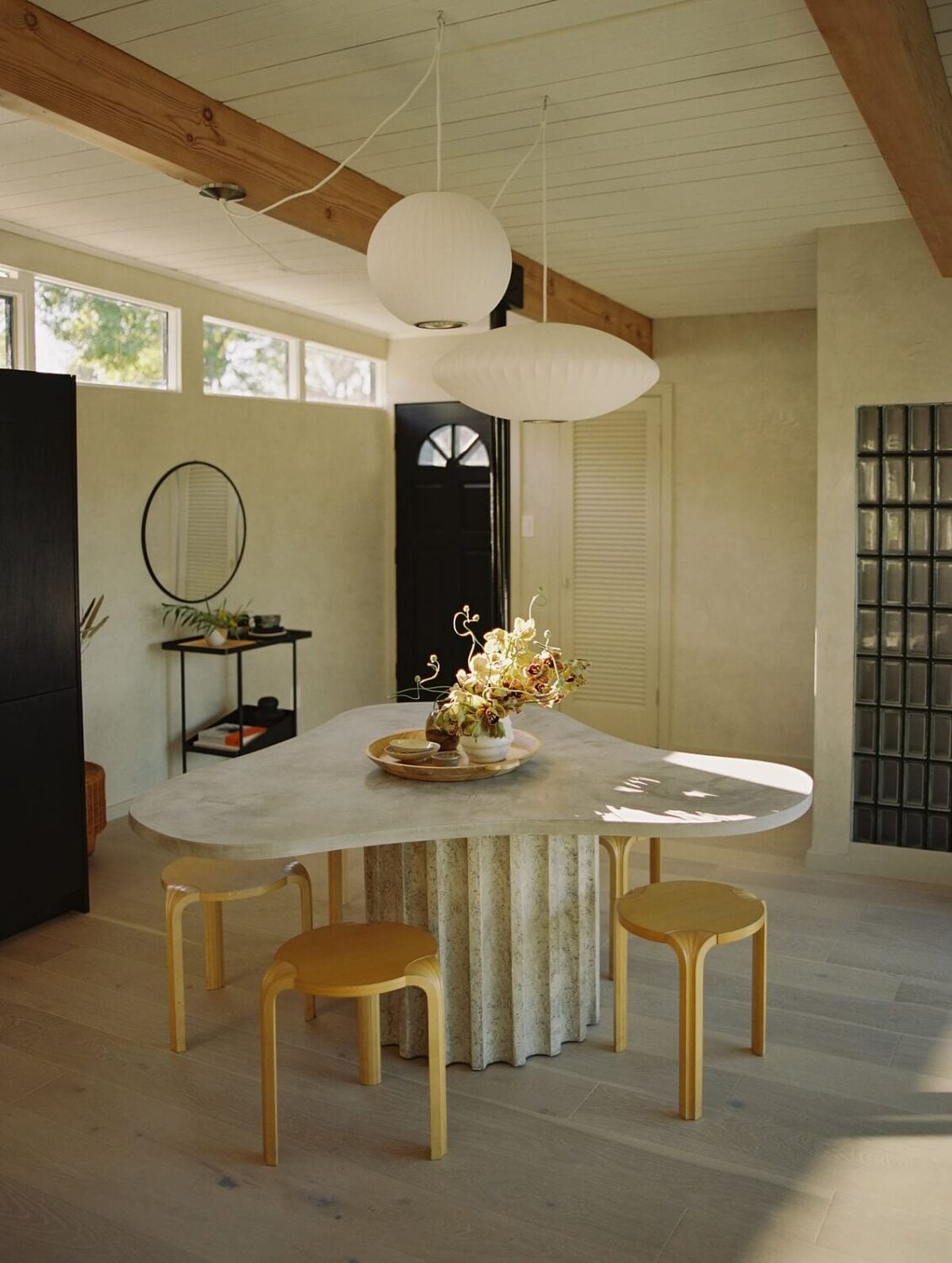 Japandi Design in a Midcentury Home in Los Angeles 12 organic-dining-table-los-angeles-nordroom