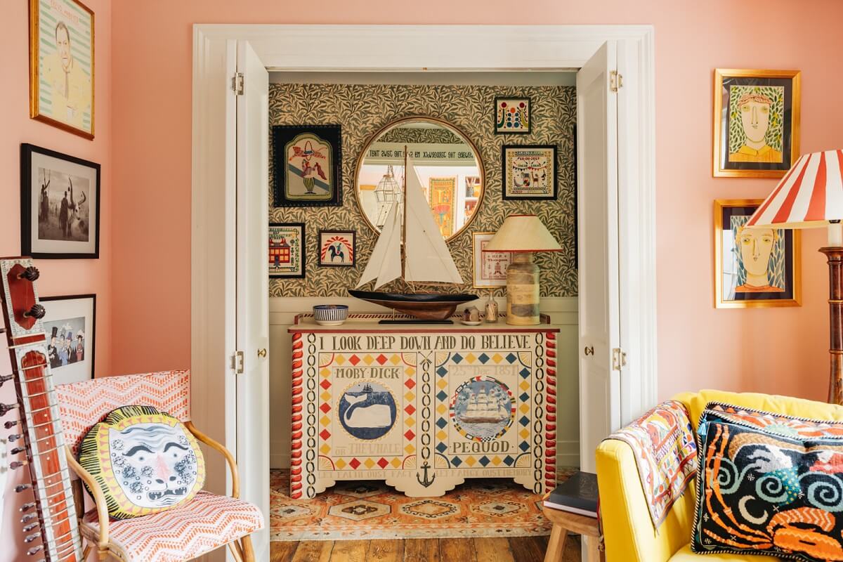 A Playful Maximalist Home in London 5 pink-sitting-room-maximalist-apartment-london-victorian-architecture-nordroom
