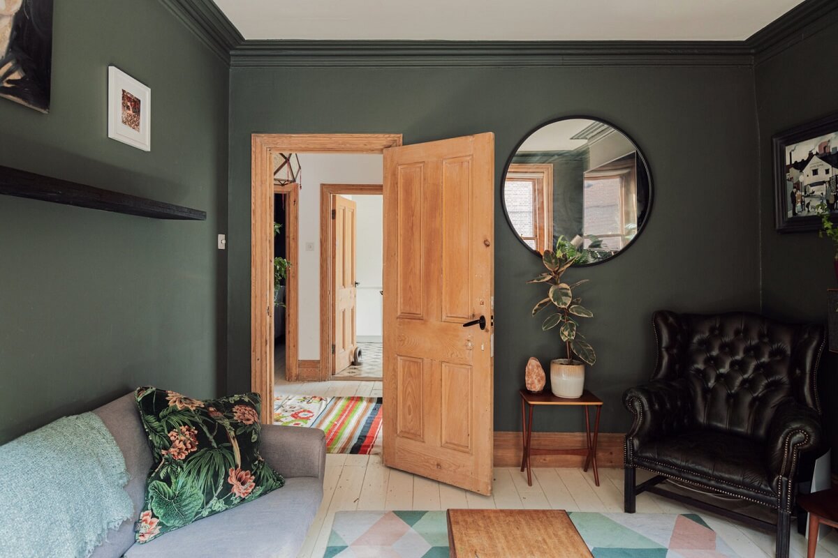 Colorful Rooms in an Edwardian Apartment in London 7 small-dark-green-living-room-london-aparment-nordroom