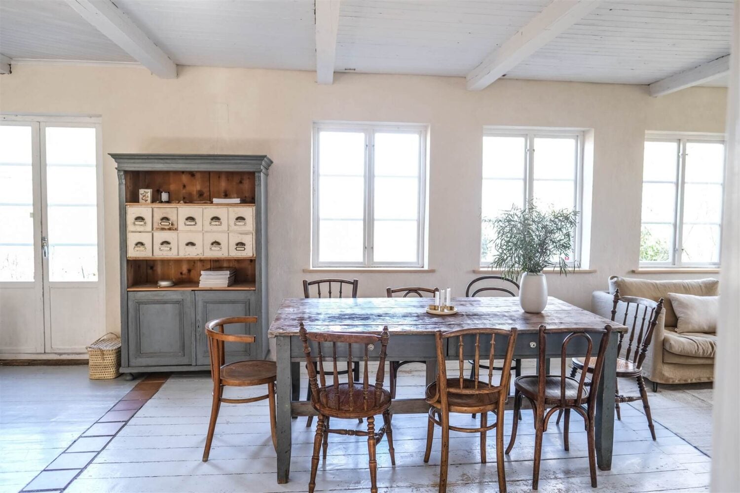 Our Food Stories' Countryside Cottage in Sweden 10 vintage-dining-table-rustic-country-home-sweden-nordroom