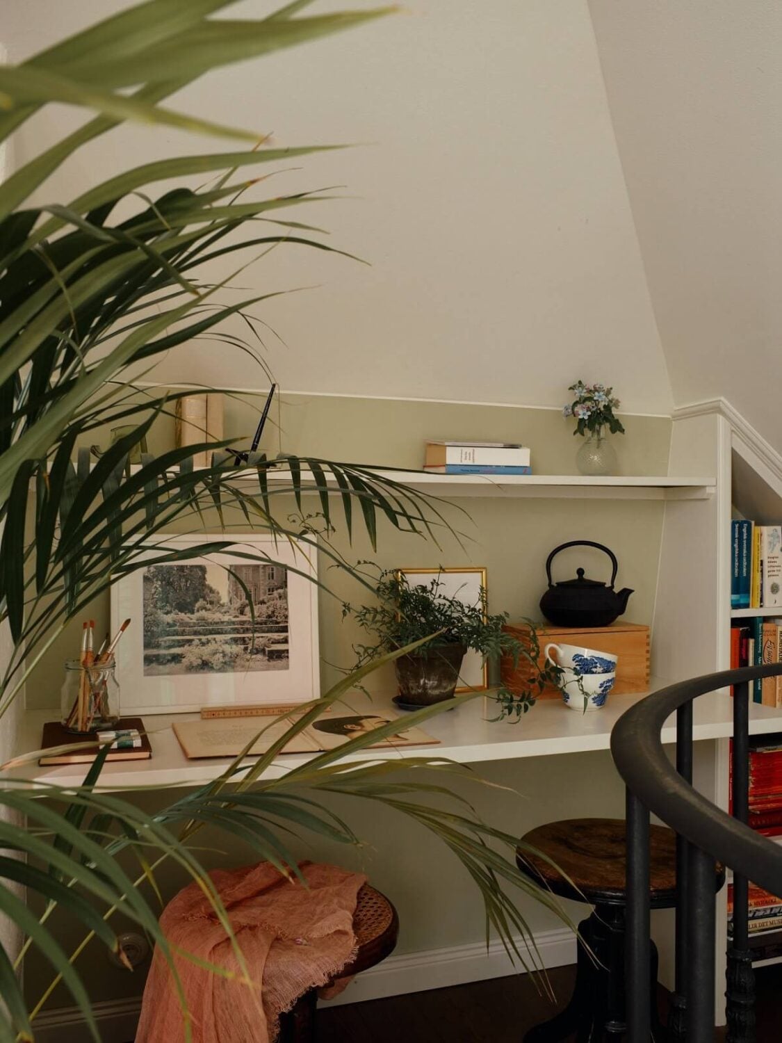 A Cozy Vintage Bohemian Maisonette in Sweden 20 attic-built-in-desk-nordroom
