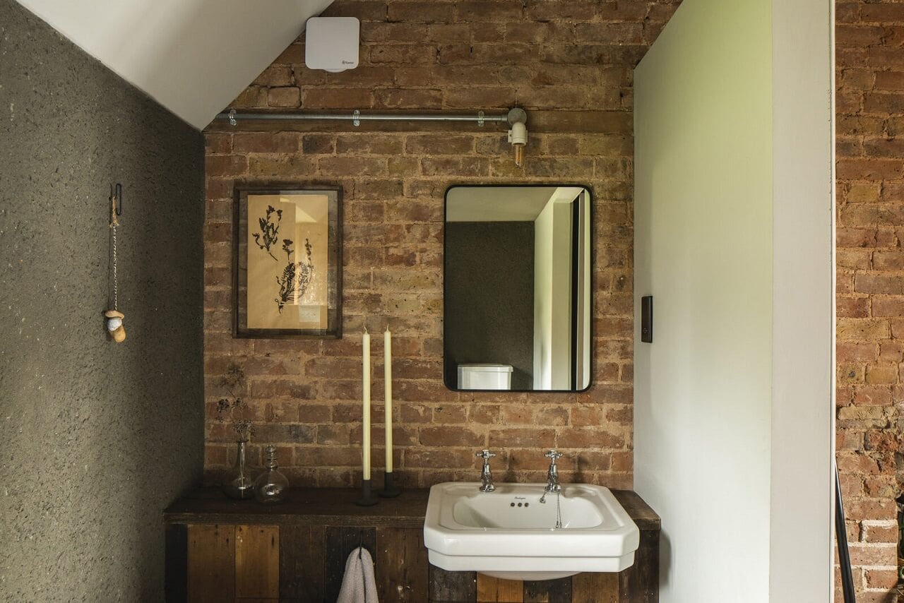 A Cozy Victorian Country House in England 14 bathroom-exposed-brick-wall-victorian-country-house-england-nordroom