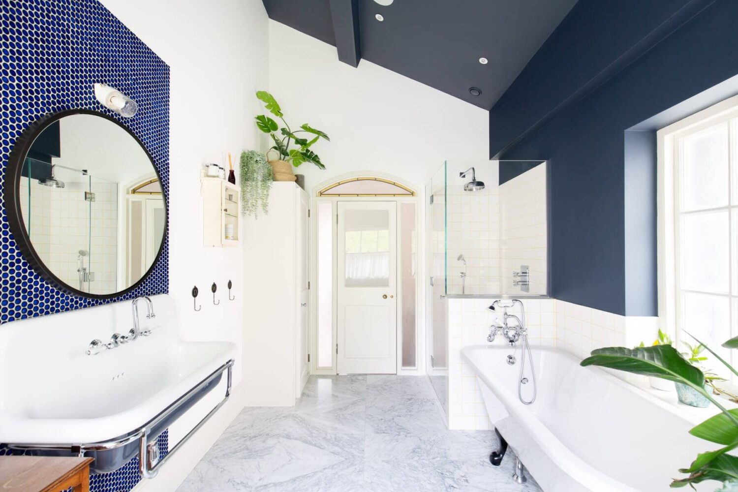 A Colorful Georgian Home in London 13 bathroom-marble-floor-tiles-blue-ceiling-blue-tiles-nordroom
