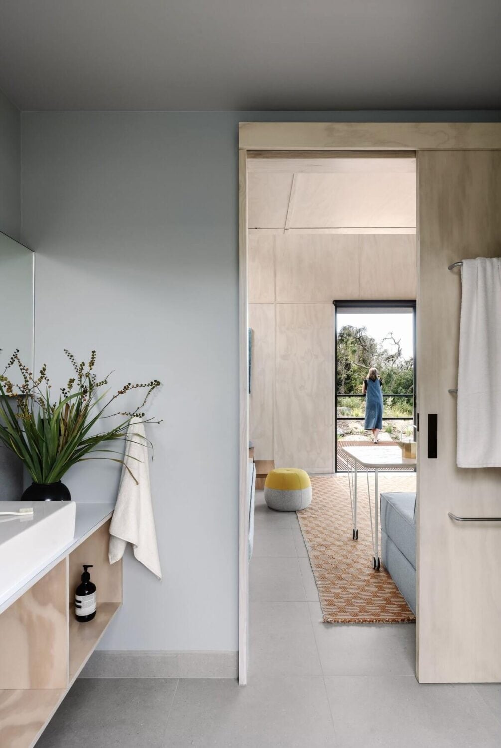 A Small Modern Seaside Retreat in Australia 15 bathroom-sliding-door-small-home-australia-nordroom