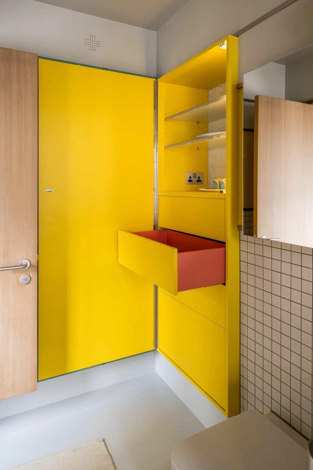 A Spectacular Modern Black Loft in London 18 bathroom-yellow-color-accents-modern-design-nordroom
