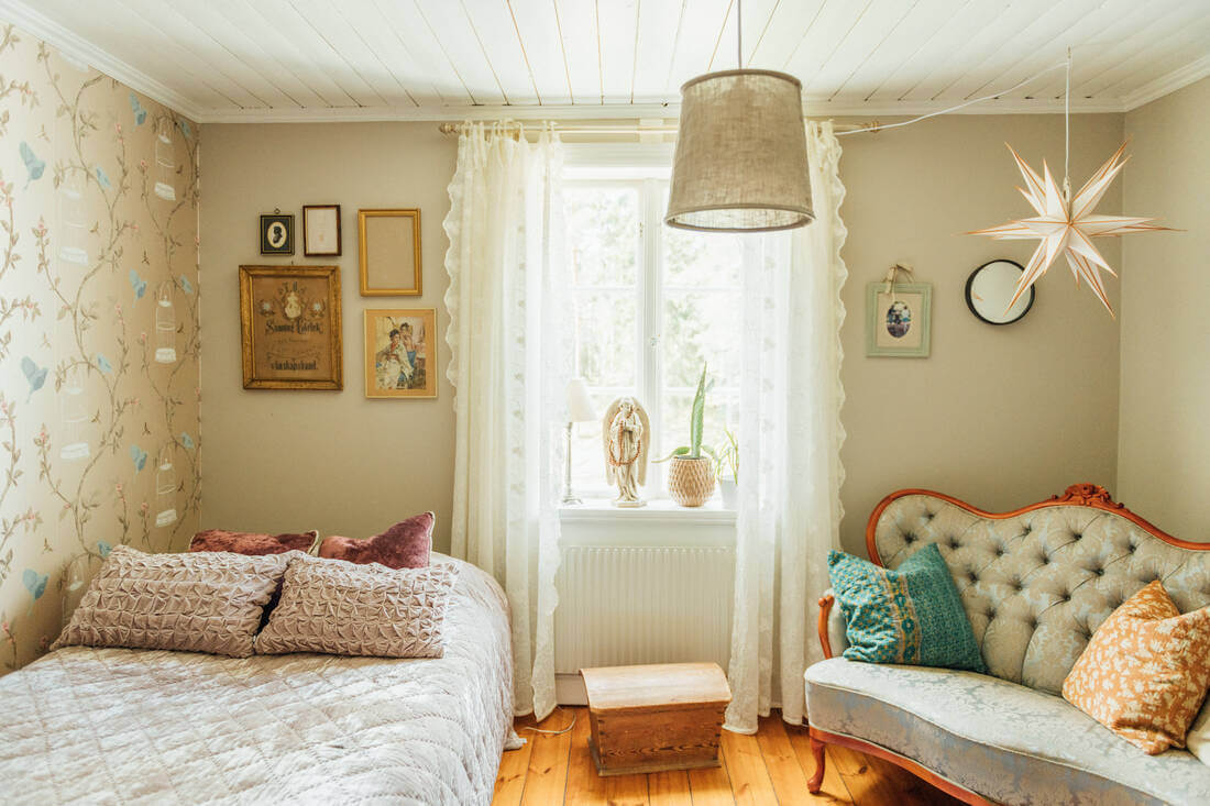 A Vintage Bohemian Country House in Sweden 10 bedroom-antique-sofa-wallpaper-nordroom