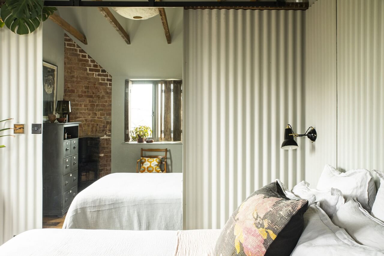 A Cozy Victorian Country House in England 15 bedroom-large-mirror-sliding-door-nordroom