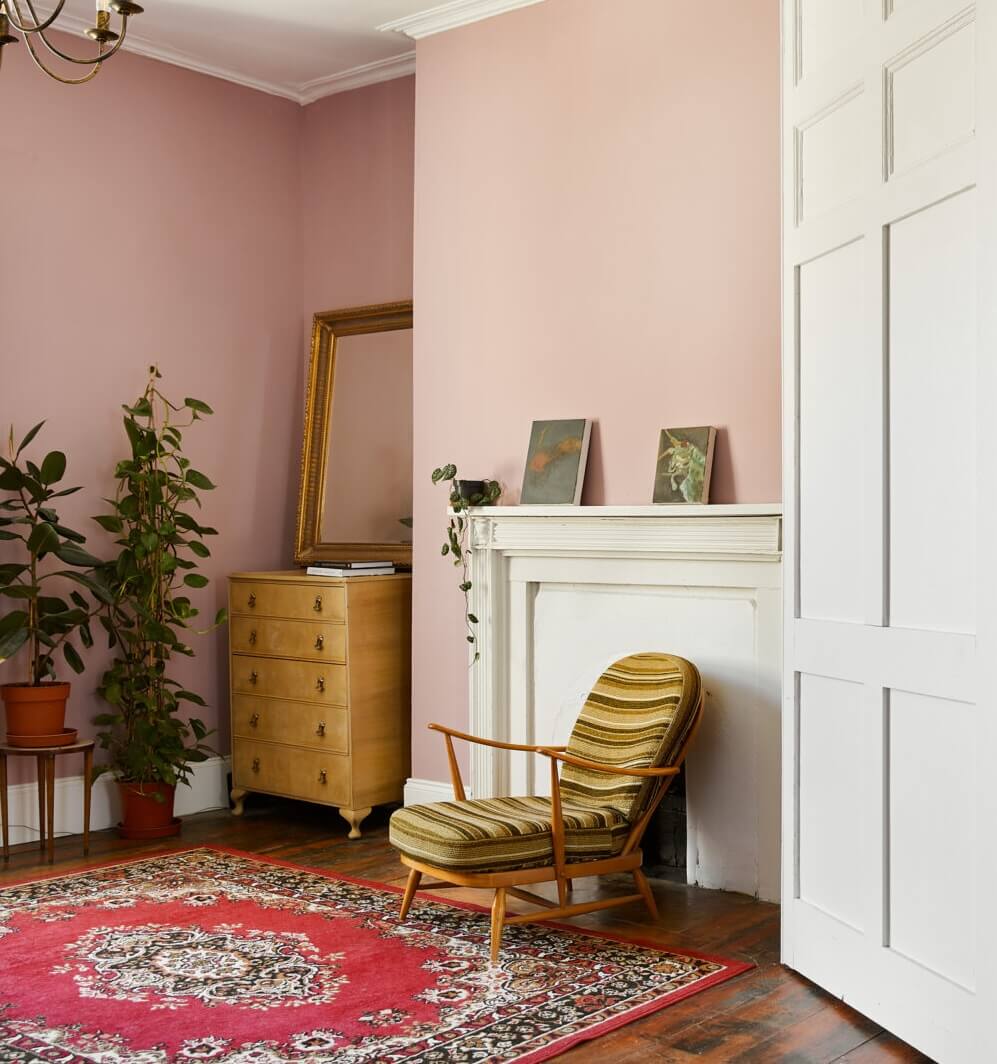 A Colorful Eclectic Home in England 27 bedroom-pink-walls-wooden-floor-rug-nordroom