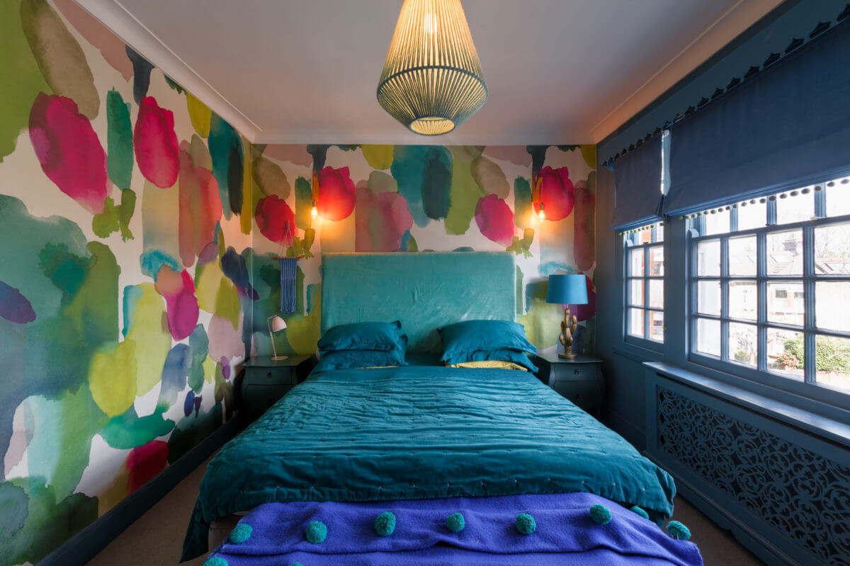 A Colorful Maximalist Home in London 30 blue-green-bedroom-colorful-wallpaper-colorful-eclectic-home-nordroom