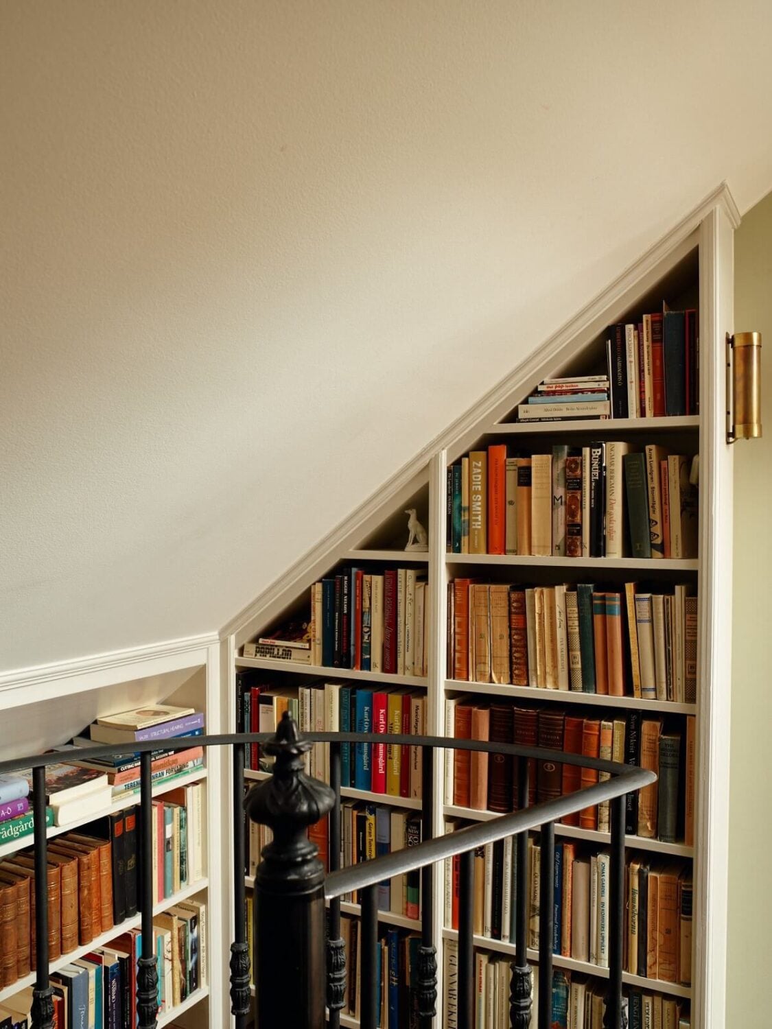 A Cozy Vintage Bohemian Maisonette in Sweden 18 bookshelves-under-slanted-ceiling-nordroom