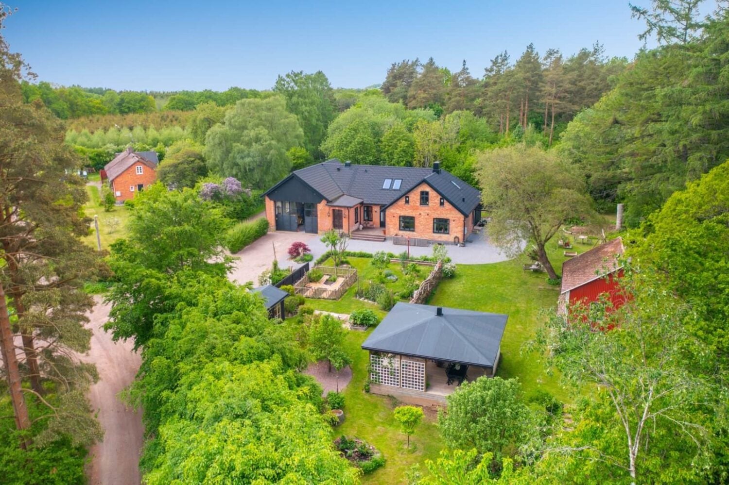 A Colorful Family Home in a Former School Building 45 colorful-eclectic-country-house-sweden-nordroom