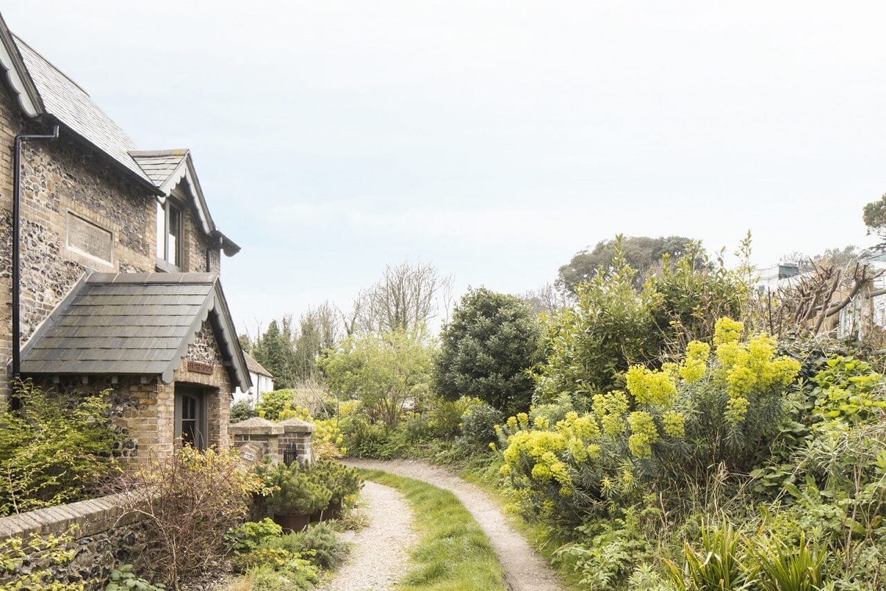 A Cozy Victorian Country House in England 23 country-road-victorian-house-england-nordroom