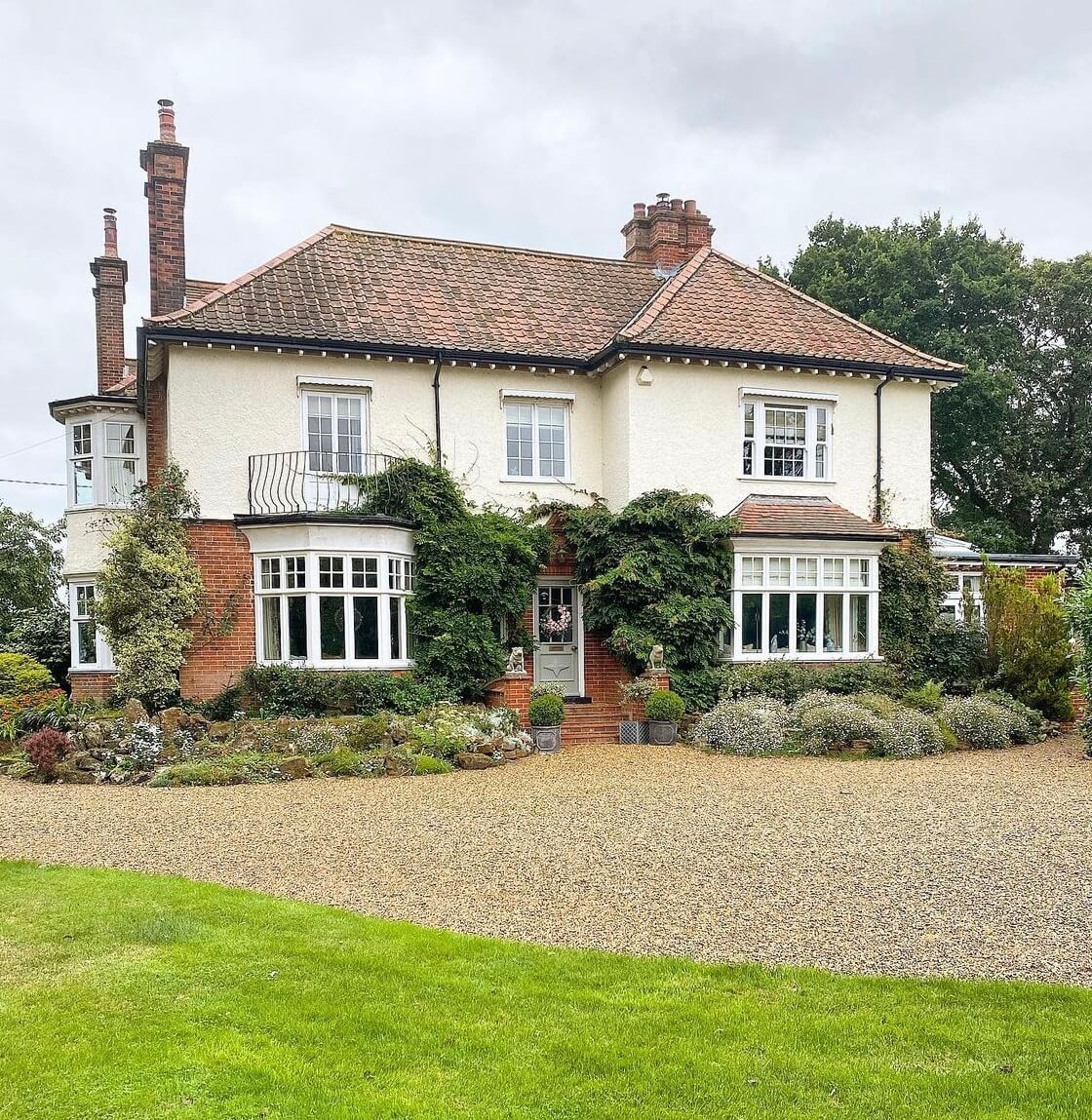 A Wonderful Eclectic Maximalist Home in England 24 exterior--bay-windows-edwardian-home-england-nordroom