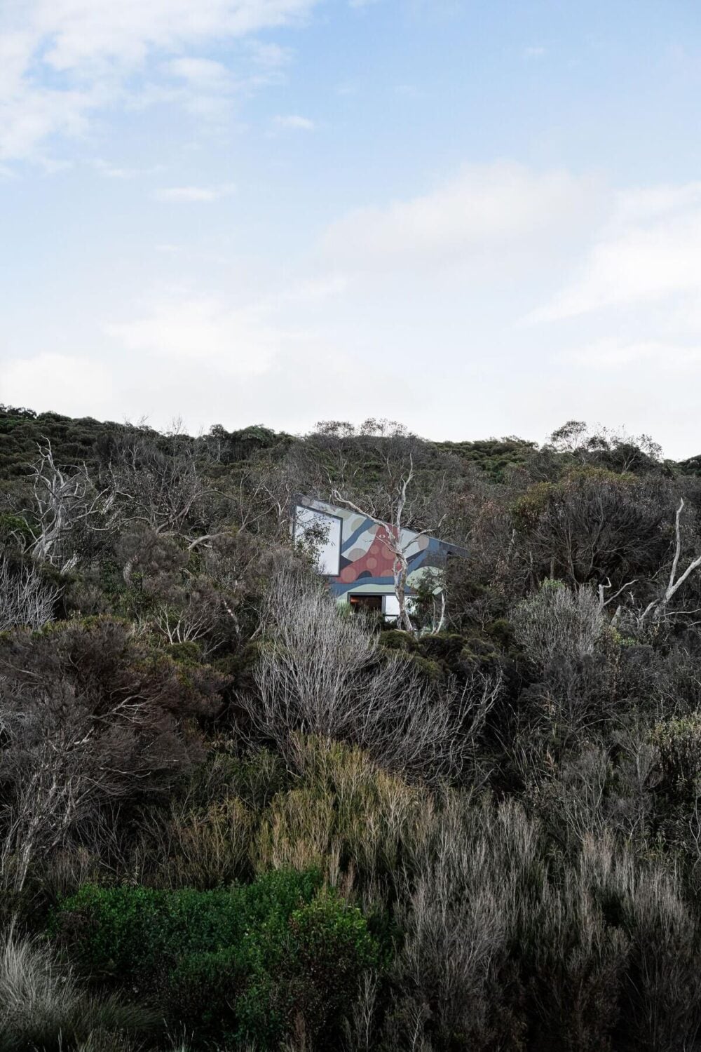 A Small Modern Seaside Retreat in Australia 18 exterior-mural-airbnb-australia-nordroom