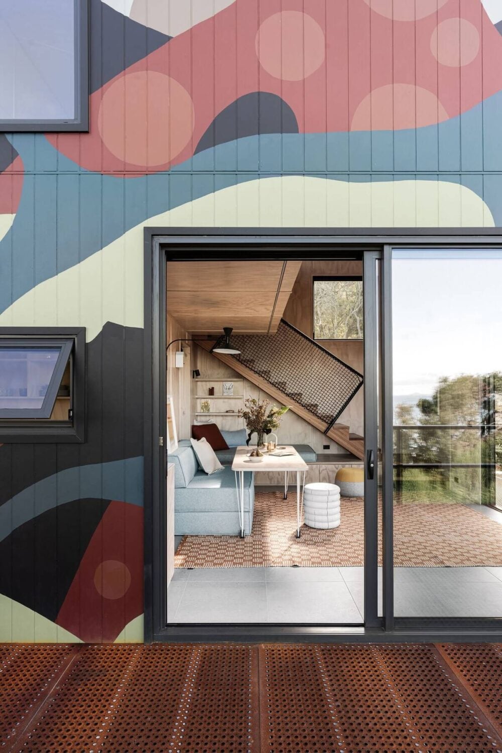 A Small Modern Seaside Retreat in Australia 9 exterior-mural-airbnb-small-home-australia-nordroom