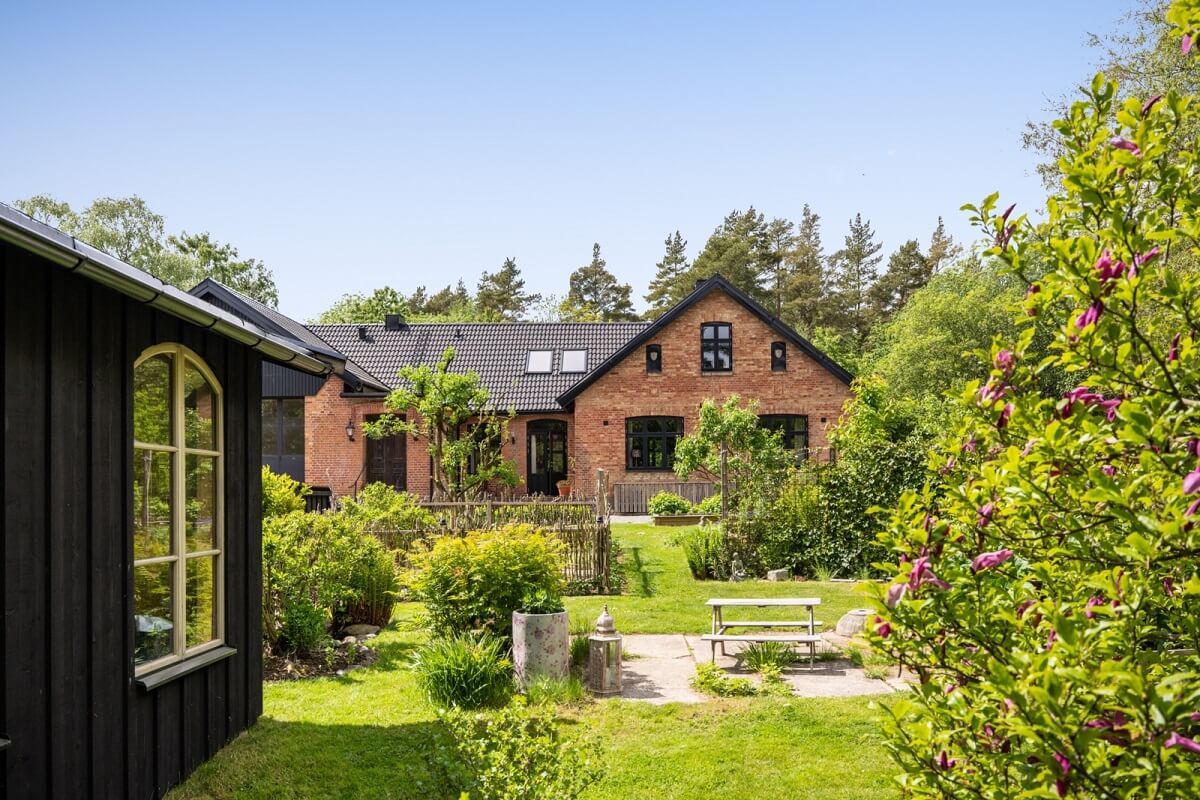 A Colorful Family Home in a Former School Building 40 garden-family-house-sweden-nordroom