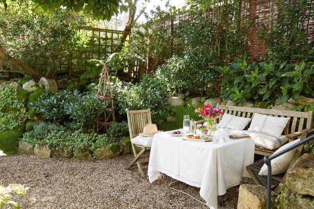 A Beautiful Seaside Cottage in Cornwall 15 garden-seating-area-cottage-cornwall-nordroom