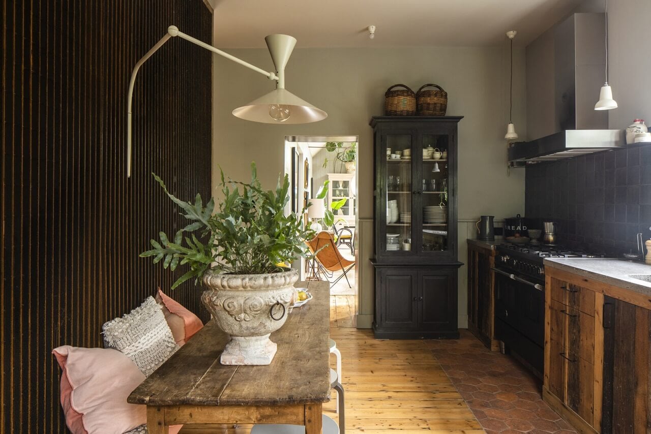 A Cozy Victorian Country House in England 7 kitchen-table-rustic-terracotta-floor-rustic-nordroom