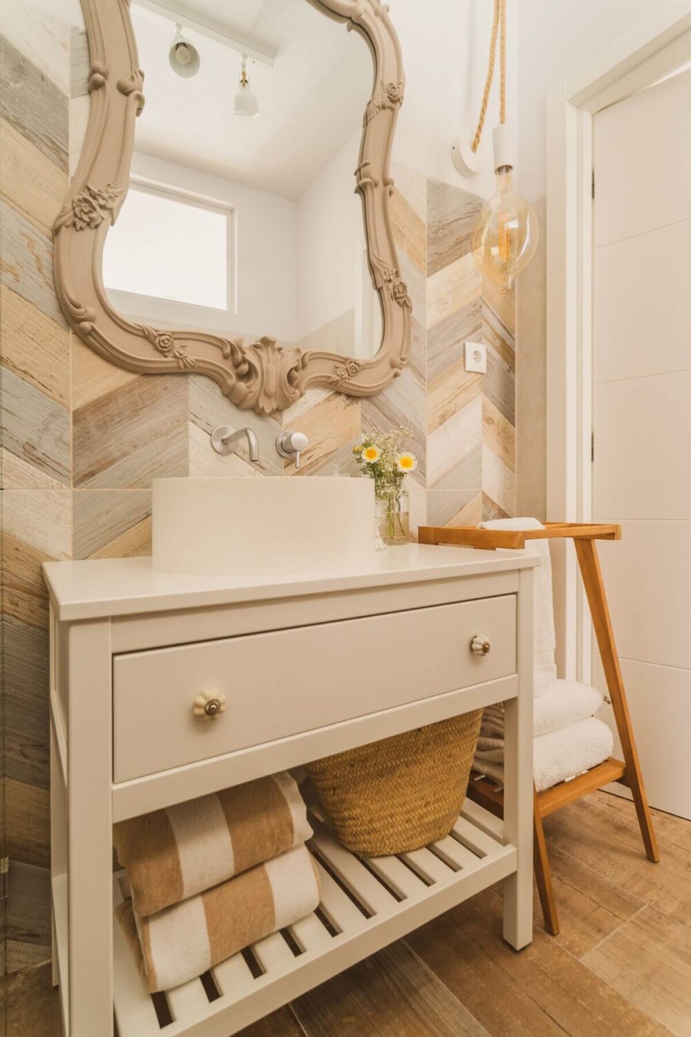 A Serene Airbnb Home with Patio in Lagos, Portugal 12 light-colored-bathroom-airbnb-lagos-portugal-nordroom