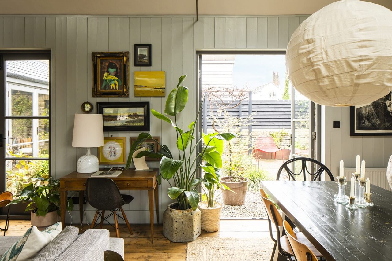 A Cozy Victorian Country House in England 4 living-room-garden-view-nordroom
