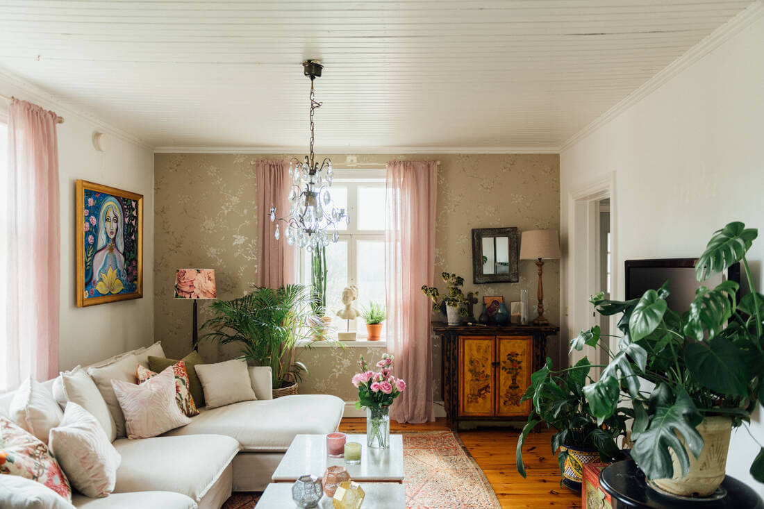 A Vintage Bohemian Country House in Sweden 2 living-room-plants-wallpaper-vintage-boho-home-nordroom