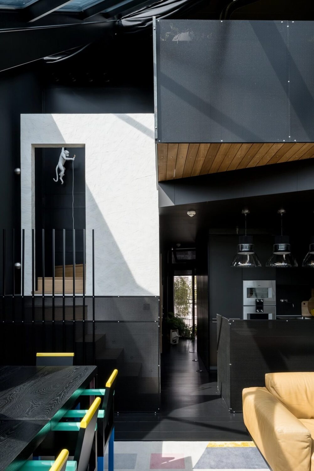 A Spectacular Modern Black Loft in London 6 modern-loft-black-london-nordroom