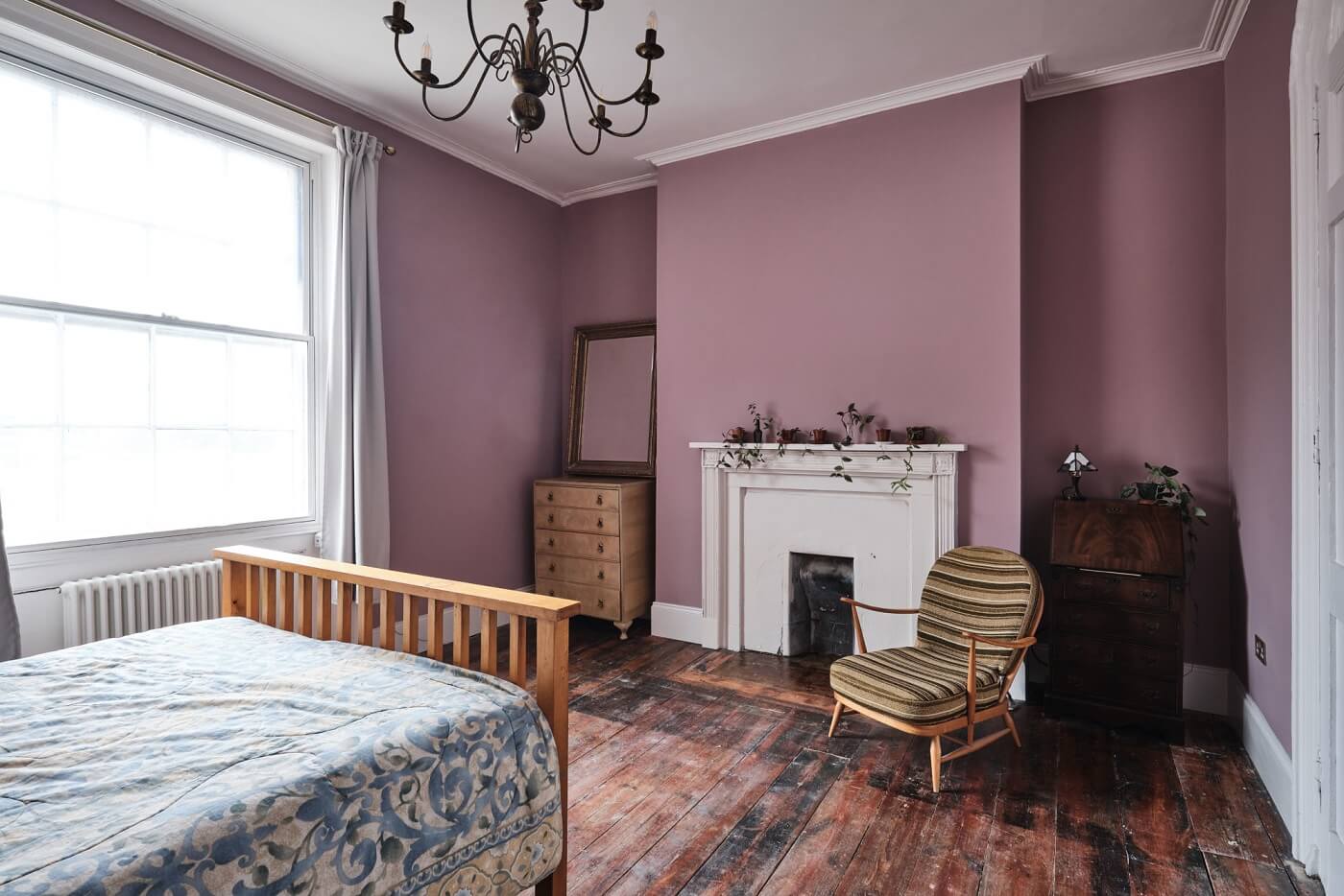 A Colorful Eclectic Home in England 28 purple-bedroom-colorful-eclectic-home-england-nordroom