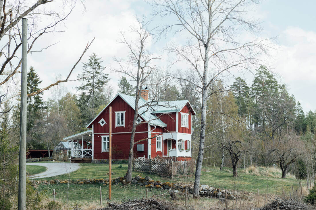 A Vintage Bohemian Country House in Sweden 28 red-wooden-country-house-sweden-nordroom