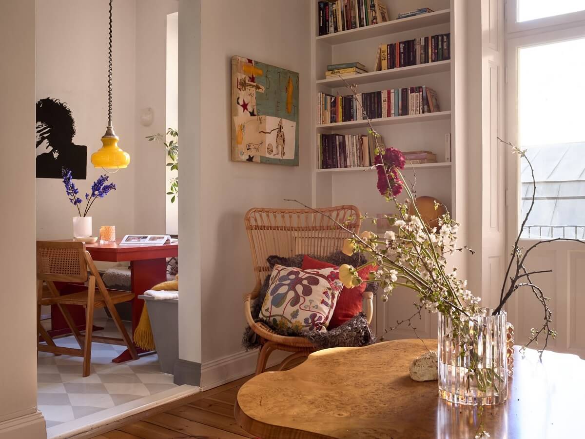 A Bedroom with Yellow French Wallpaper in a Small Scandi Home 7 sitting-nook-bookshelves-scandi-apartment-nordroom
