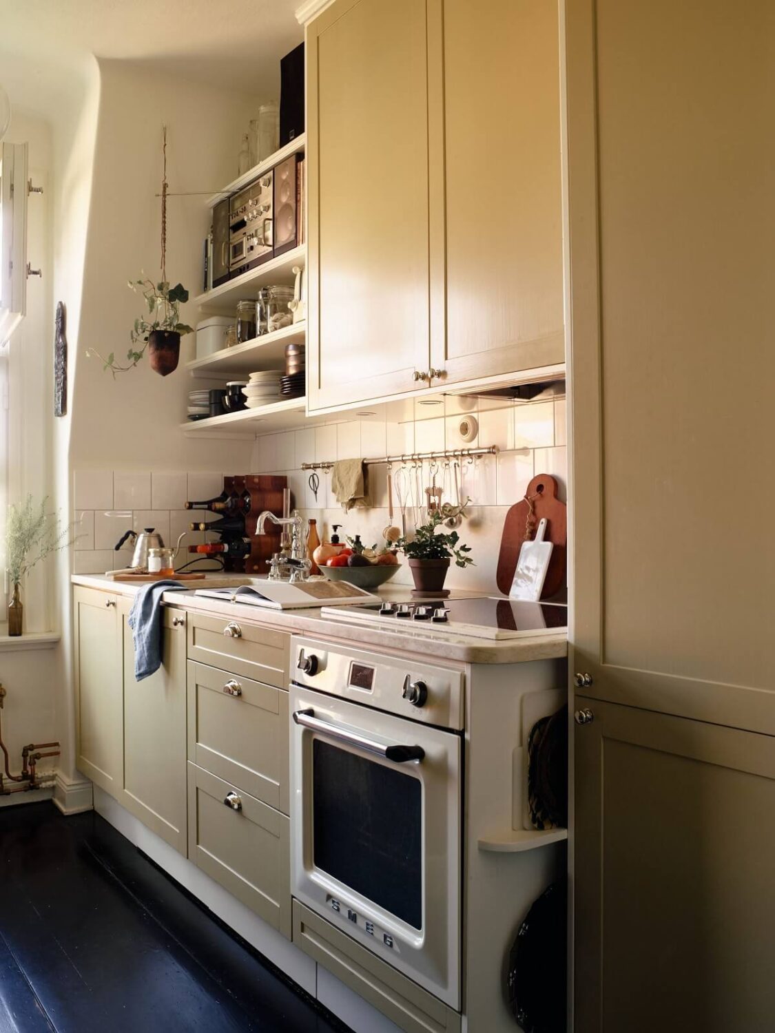 A Cozy Vintage Bohemian Maisonette in Sweden 13 small-charming-kitchen-open-shelves-nordroom