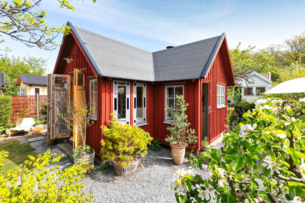 A Red Wooden Cottage on a Swedish Allotment 17 small swedish cottage allotment garden nordroom A Red Wooden Cottage on a Swedish Allotment