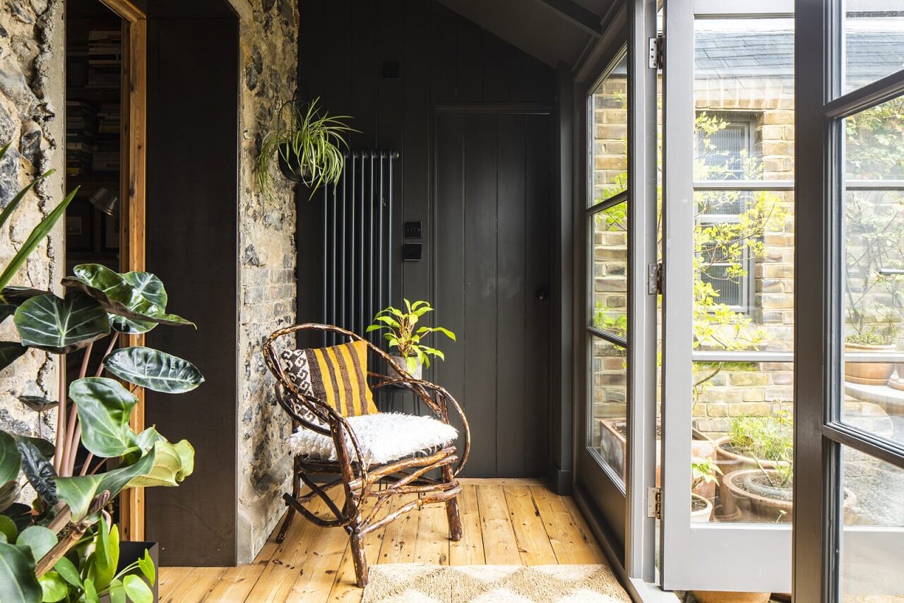 A Cozy Victorian Country House in England 11 warm-wooden-floor-victorian-country-home-nordroom