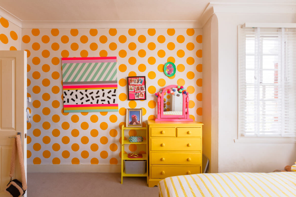 A Colorful Maximalist Home in London 36 yellow-kids-bedroom-polkadot-wallpaper-nordroom (2)