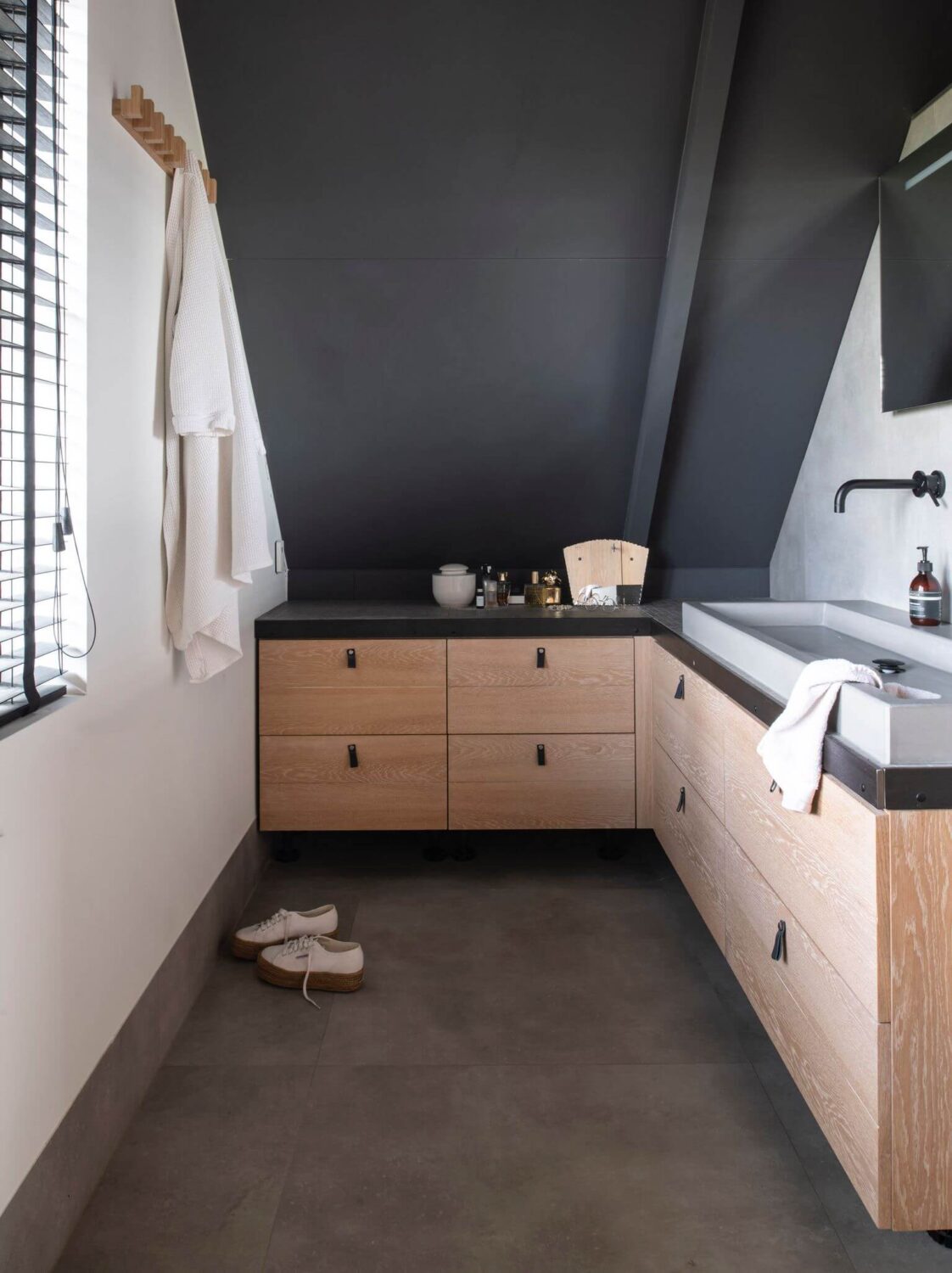 A Dutch Country Home with a Tiny House in the Garden 15 bathroom-dark-gray-ceiling-nordroom