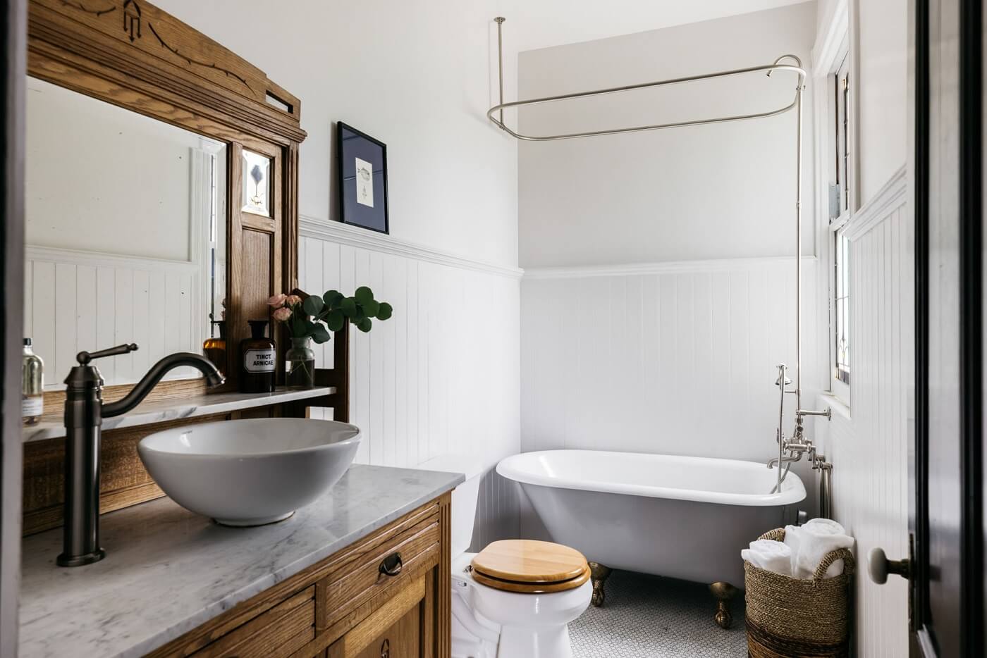A Carefully Restored Victorian House in Los Angeles 24 bathroom-tub-victorian-house-nordroom