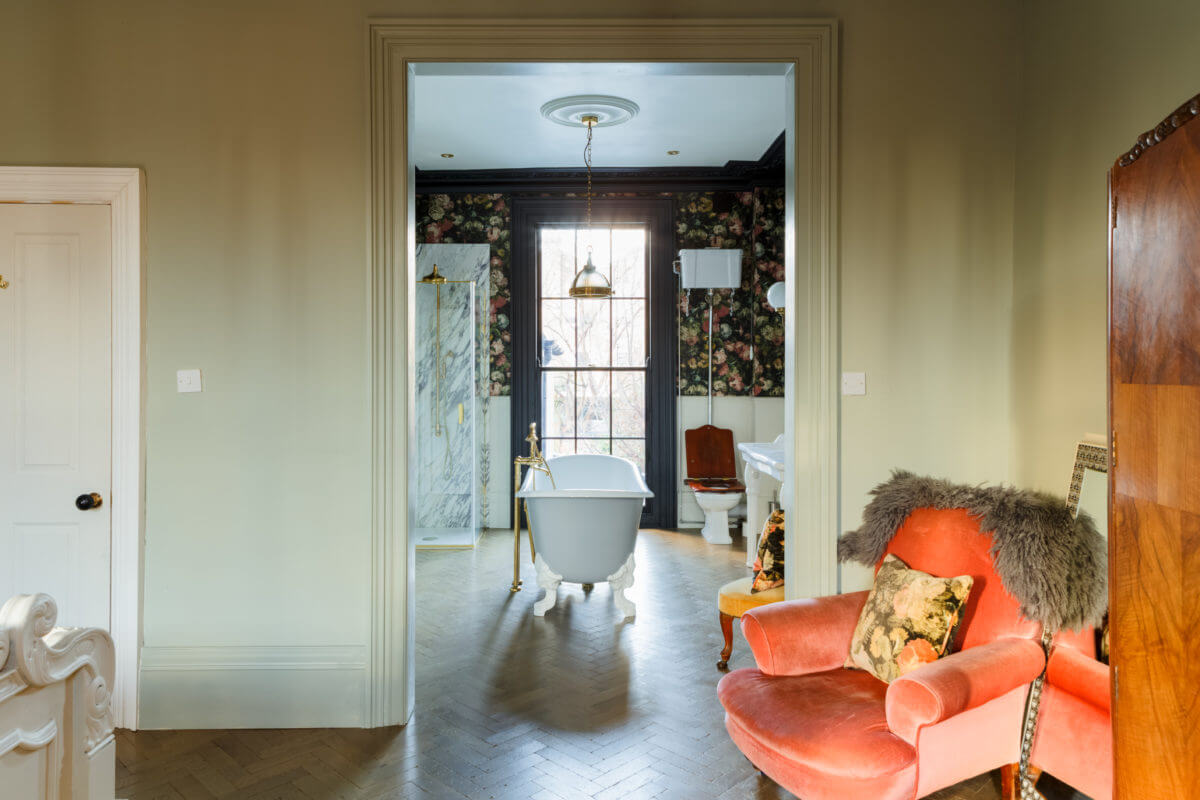 A Georgian Home with Floral Vintage-Style Bathroom 13 bedroom-en-suite-floral-bathroom-nordroom
