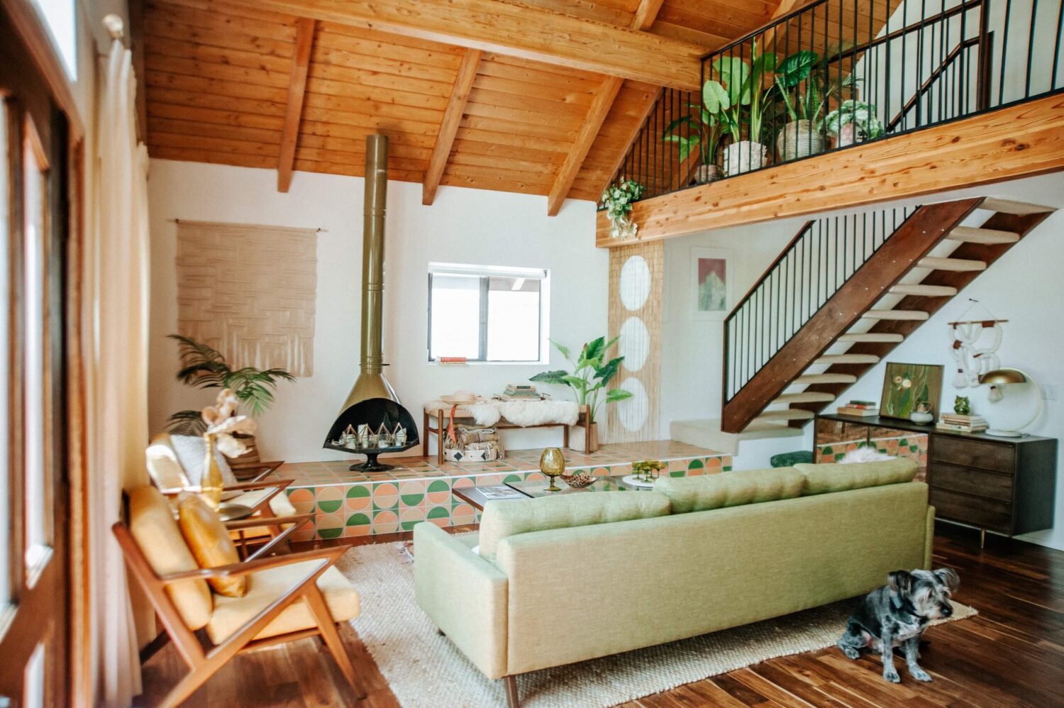 The Kitchy Cabin: A Lovely Airbnb Home in California 2 cabin-living-room-wooden-ceiling-fireplace-airbnb-california-nordroom