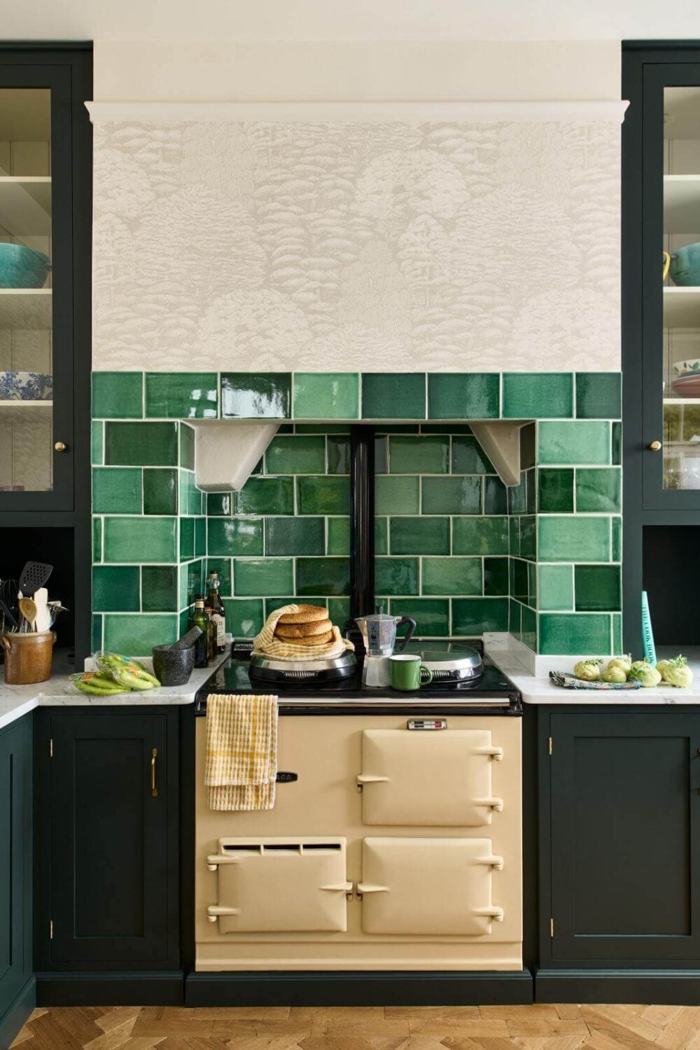 Zoe Ball's Dark Green deVOL Shaker Kitchen 9 devol-shaker-kitchen-green-tiles-dark-green-cabinets-nordroom