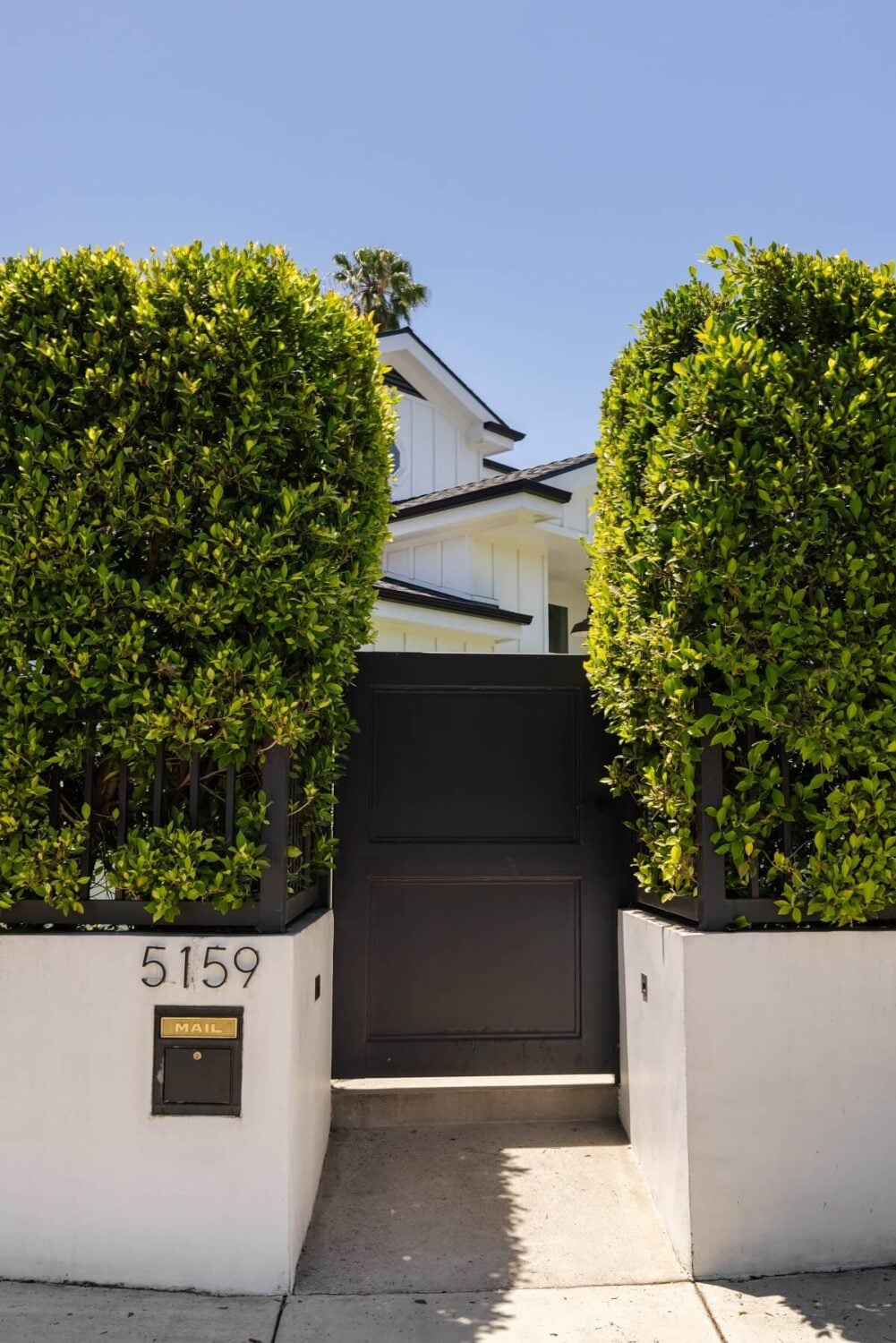 The Los Angeles Home of Emmy Raver-Lampman and Daveed Diggs 32 entrance-daveed-diggs-emmy-raver-lampman-los-angeles-home-nordroom