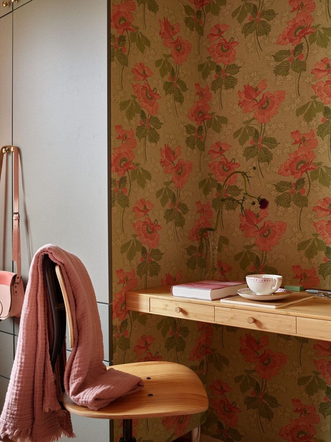 Midcentury Furniture in a Pink and Green Home 21 floral wallpaper desk bedroom Midcentury Furniture in a Pink and Green Home
