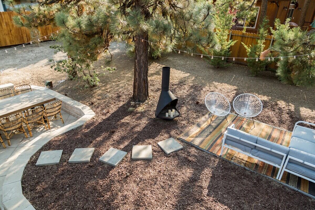 The Kitchy Cabin: A Lovely Airbnb Home in California 20 garden-the-kitchy-cabin-california-nordroom