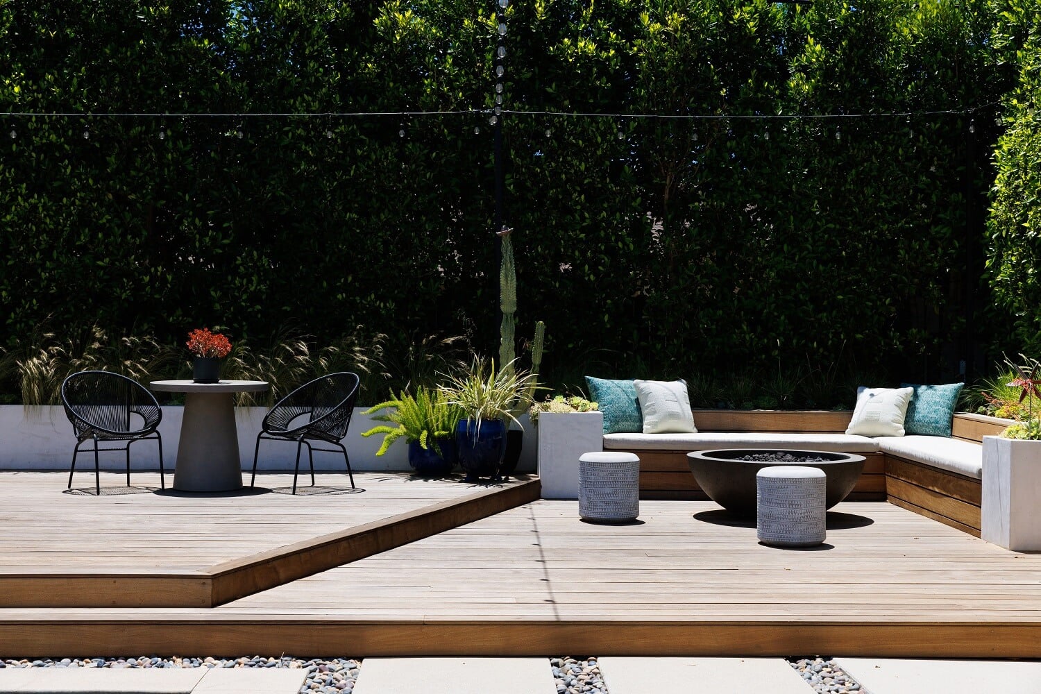 The Los Angeles Home of Emmy Raver-Lampman and Daveed Diggs 29 garden-wooden-terrace-daveed-diggs-emmy-raver-lampman-nordroom