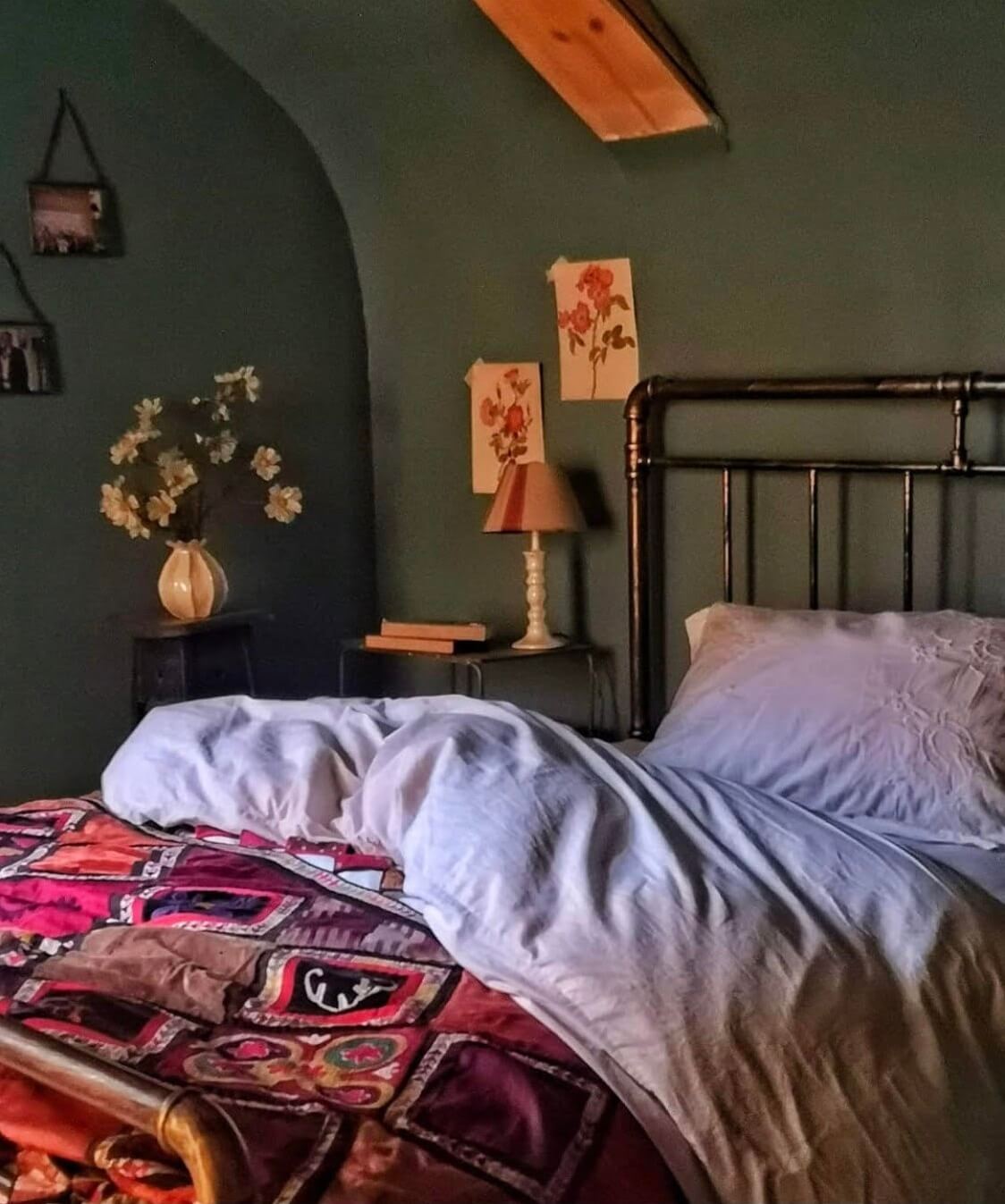Imrich Lodge: A Cozy Self-Built Log House in the Scottish Highlands 13 green bedroom exposed wooden beams pink decor nordroom Imrich Lodge: A Cozy Self-Built Log House in the Scottish Highlands